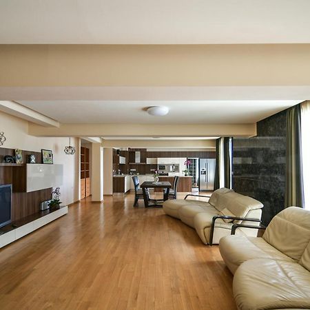 Central Flat With Monster Living Room Varna Exteriör bild