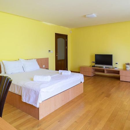 Central Flat With Monster Living Room Varna Exteriör bild