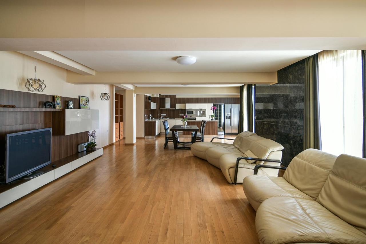 Central Flat With Monster Living Room Varna Exteriör bild