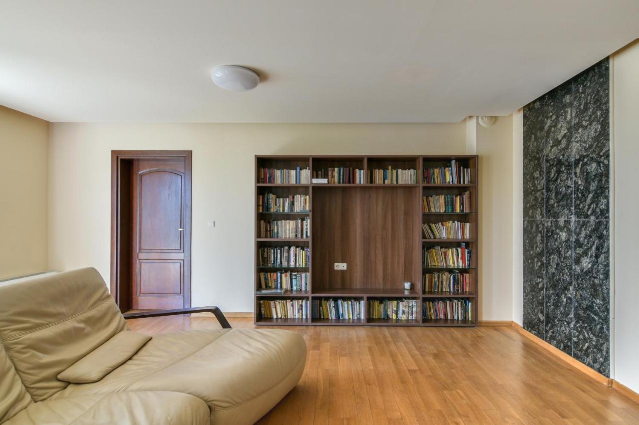 Central Flat With Monster Living Room Varna Exteriör bild