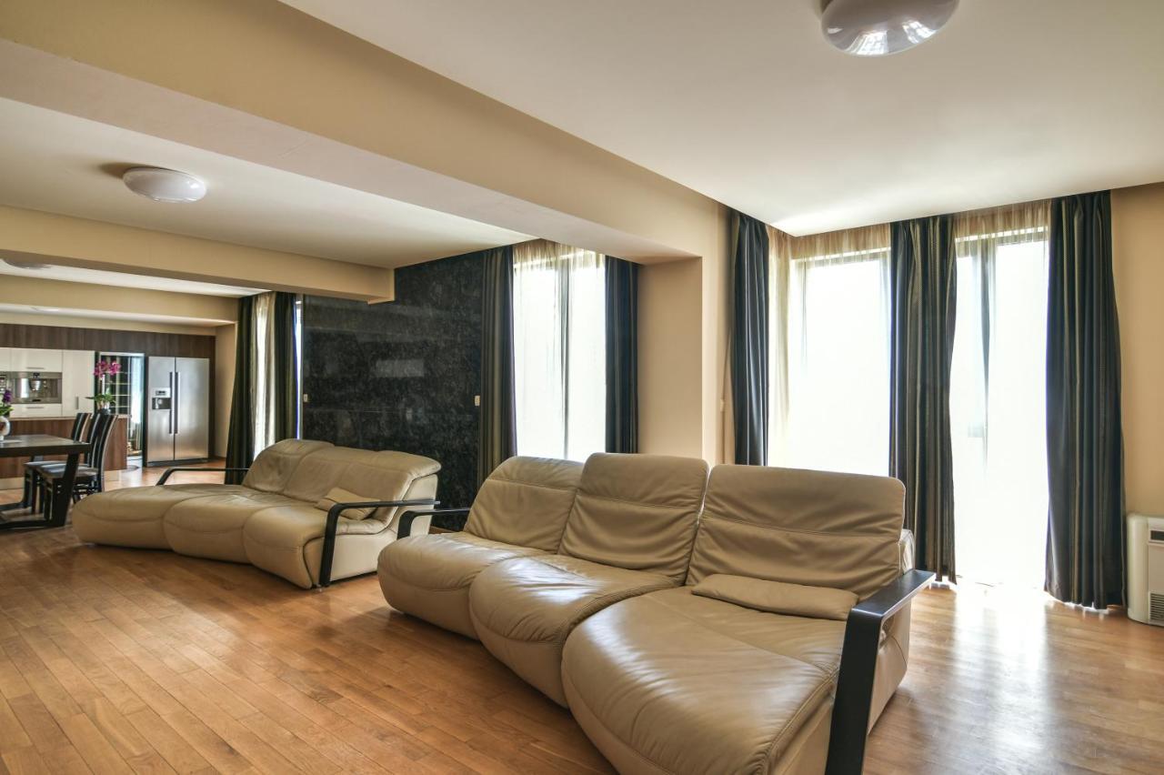 Central Flat With Monster Living Room Varna Exteriör bild