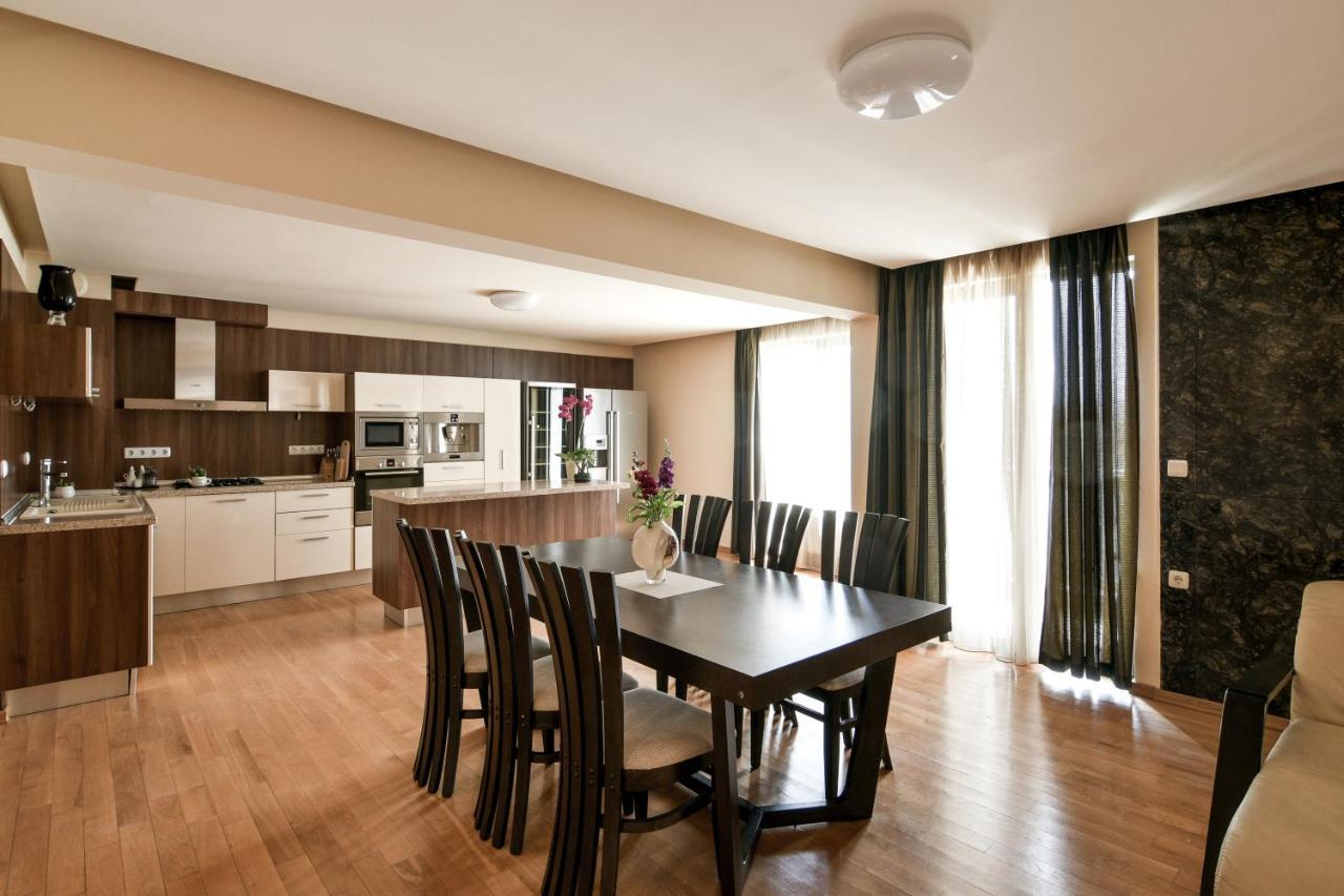 Central Flat With Monster Living Room Varna Exteriör bild