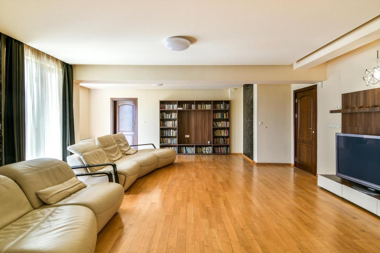 Central Flat With Monster Living Room Varna Exteriör bild