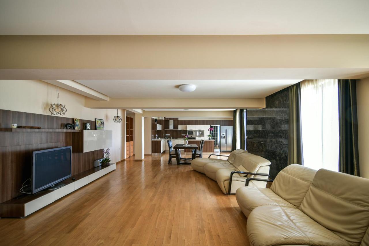 Central Flat With Monster Living Room Varna Exteriör bild